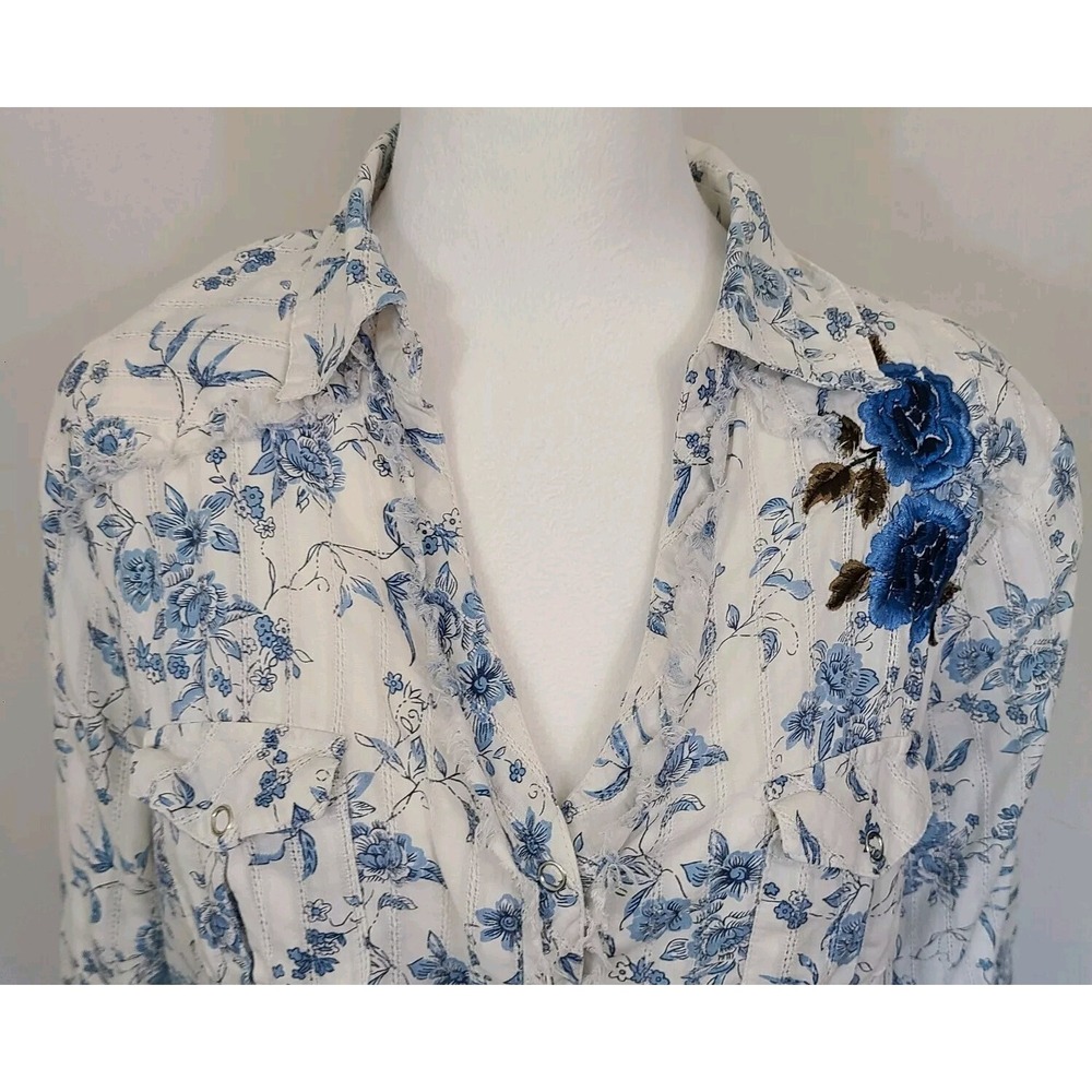 F.A.N.G Womens button Blue/White Shirt With Roses Sz L Cottagecore Romantic - Picture 2 of 9
